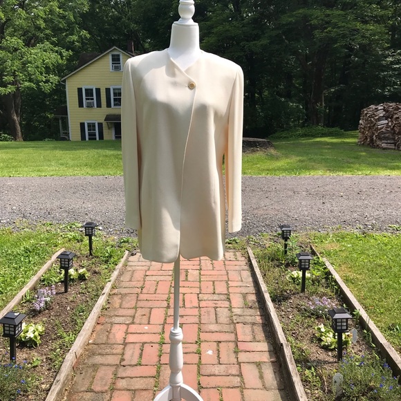 Emanuel Ungaro Ivory Jacket & Pant (2 piece suit) - Picture 4 of 7